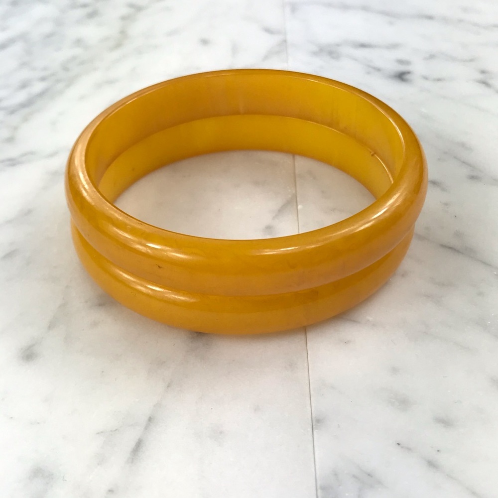 Vtg 40s 50s Butterscotch Bakelite bangle set